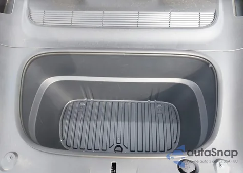 2026 Tesla Model Y Long Range Launch Series/Premium All-Wheel Drive z USA, uszkodzony, nr VIN 7SAYGDEE7TA409211